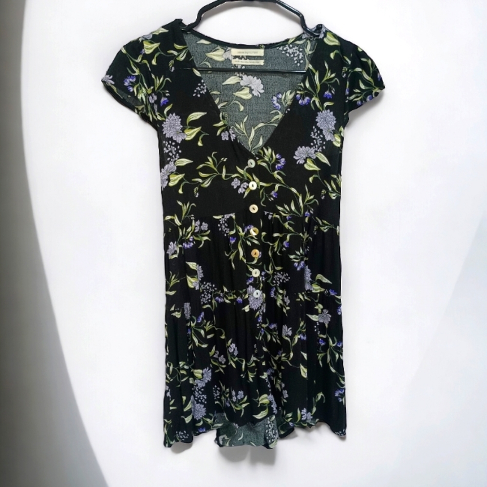 NWOT - Urban Outfitters - Black Floral Lightweight Romper - Size XS